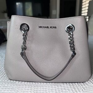 michael kors shoulder/handbag, never used. grey with tags on
